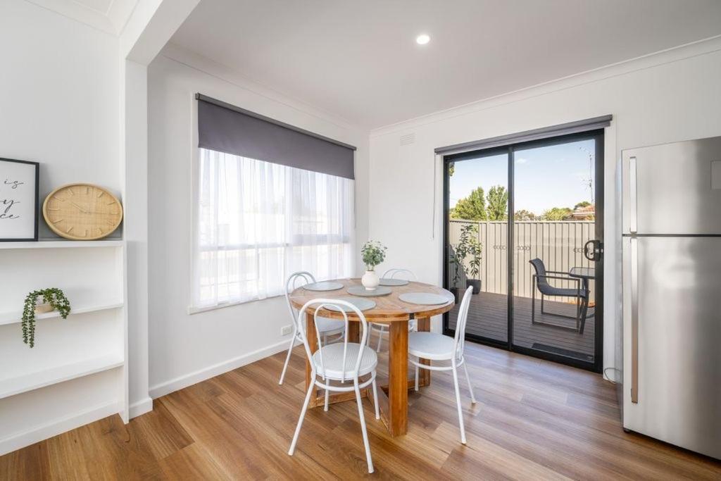 Nth Central 4BR Reno w WiFi photo 2