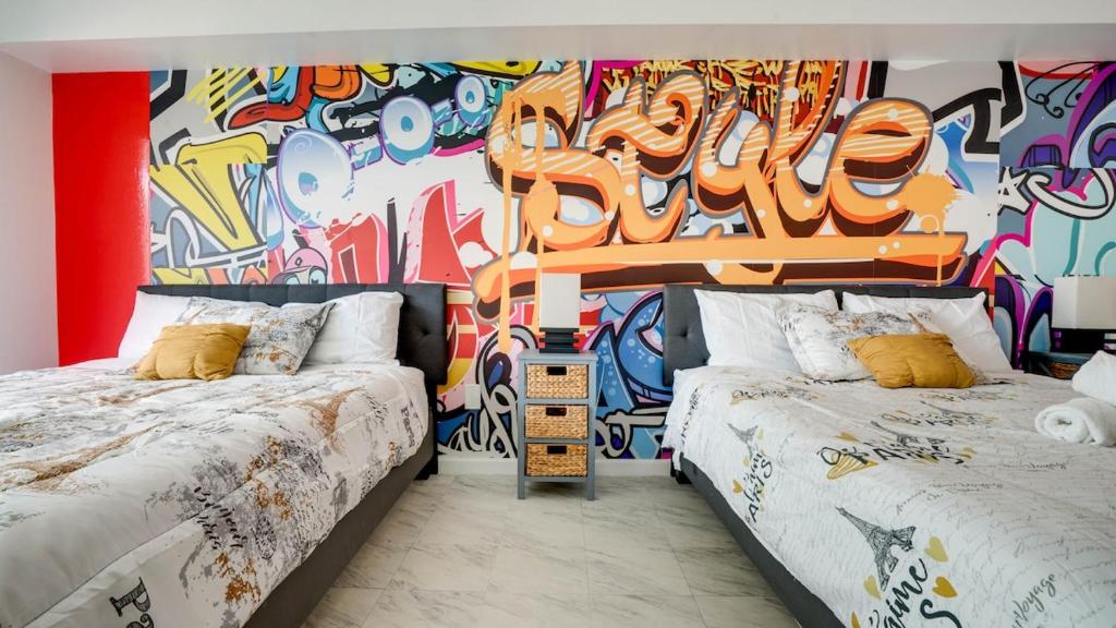 Upscale Brickell Stay and free Parking image