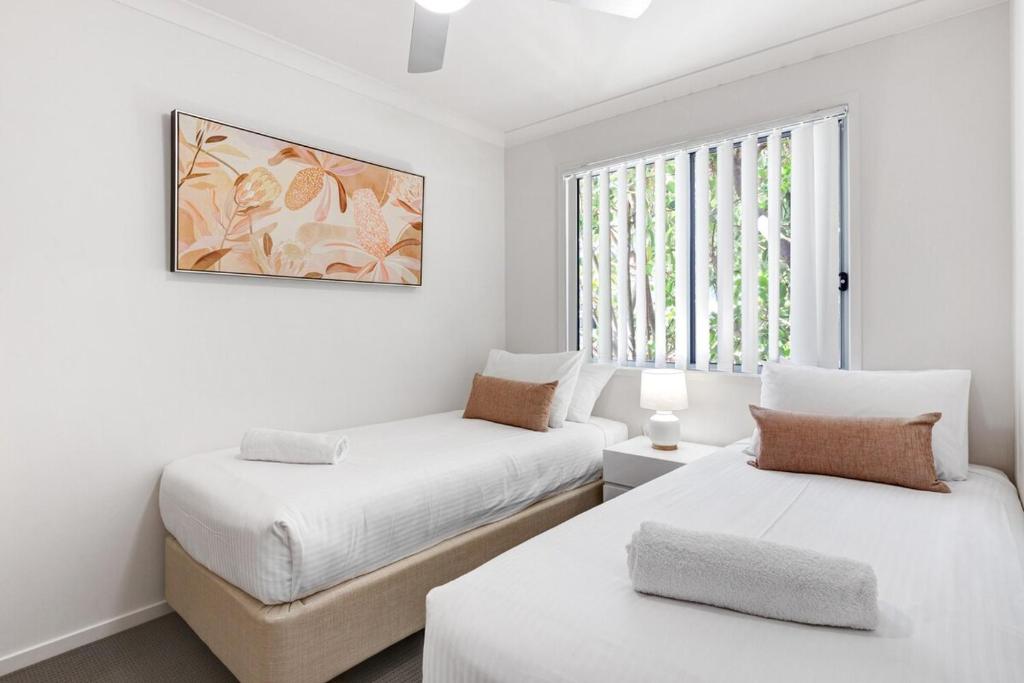 MARJ12- Stylish and Spacious - Tap to explore photos