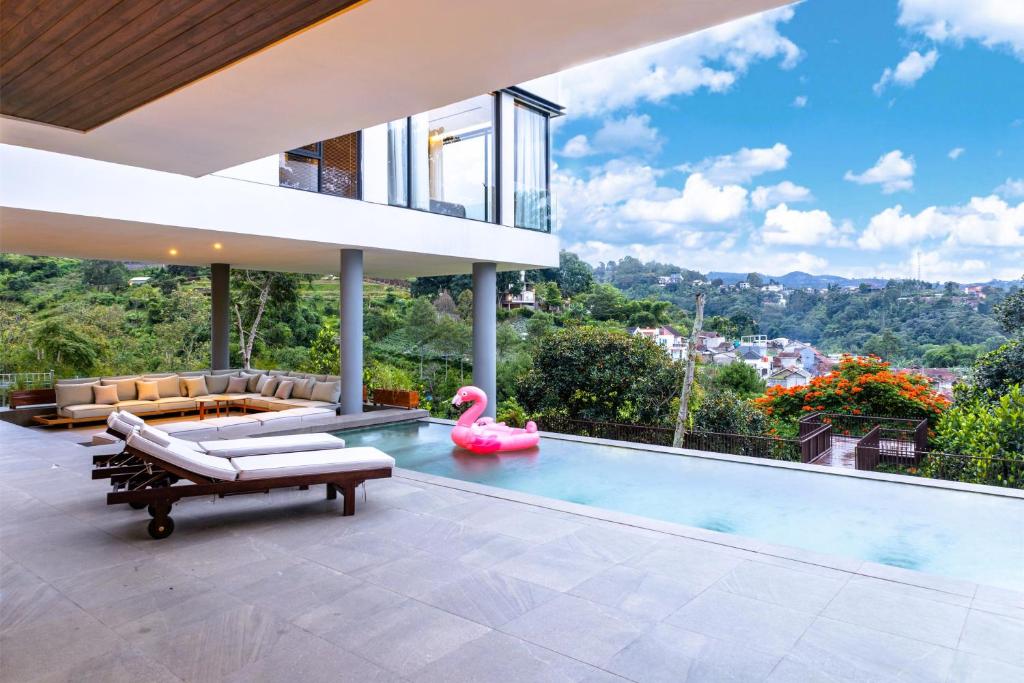 BugenVilla Bandung, 4BR, Heated Swimming Pool photo 4