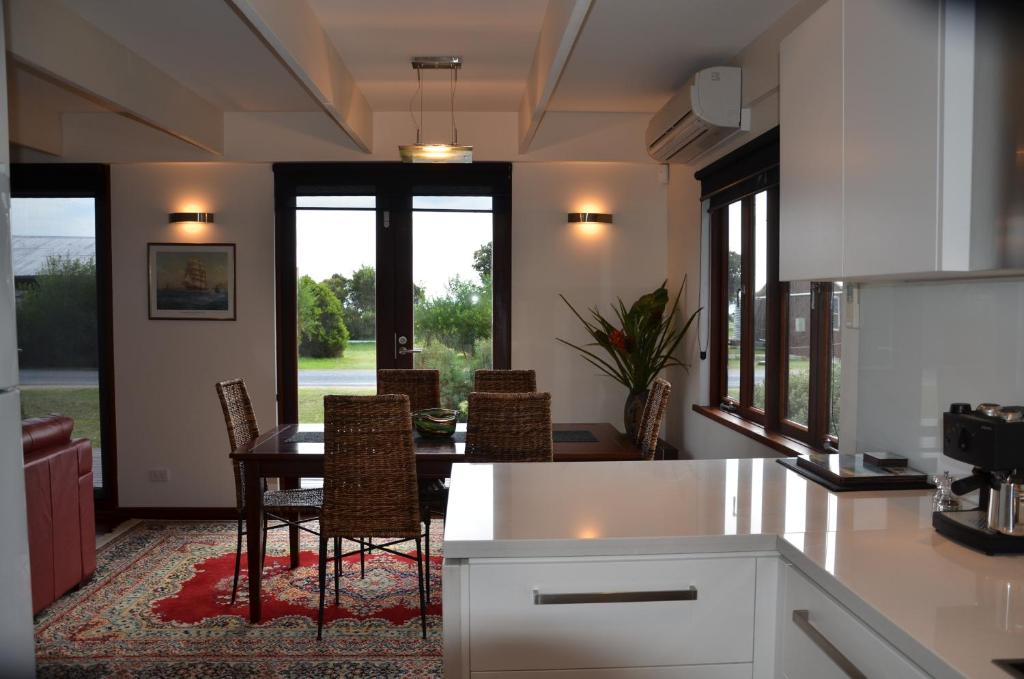 Yolla Beach House photo 1