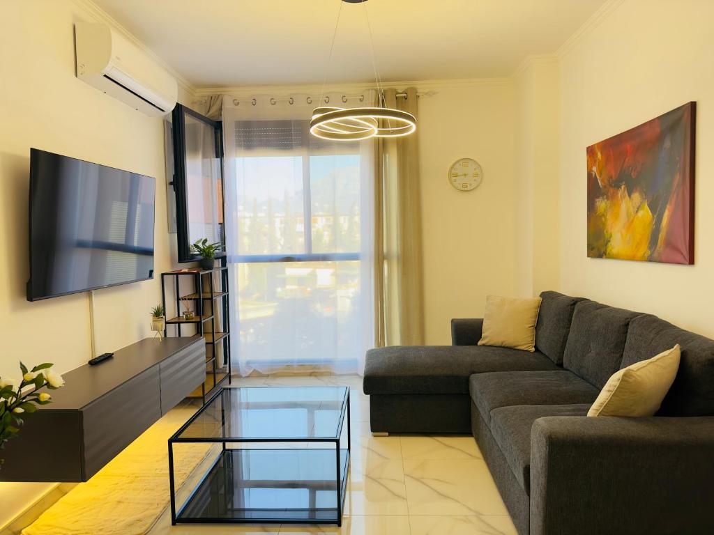 Tirana - GGpremiumstays - 2 double bedrooms deluxe apartment with balcony photo 1