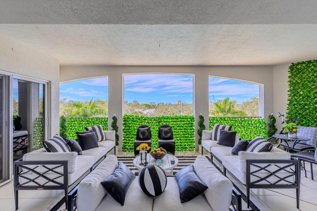 Luxury Penthouse near Beach image