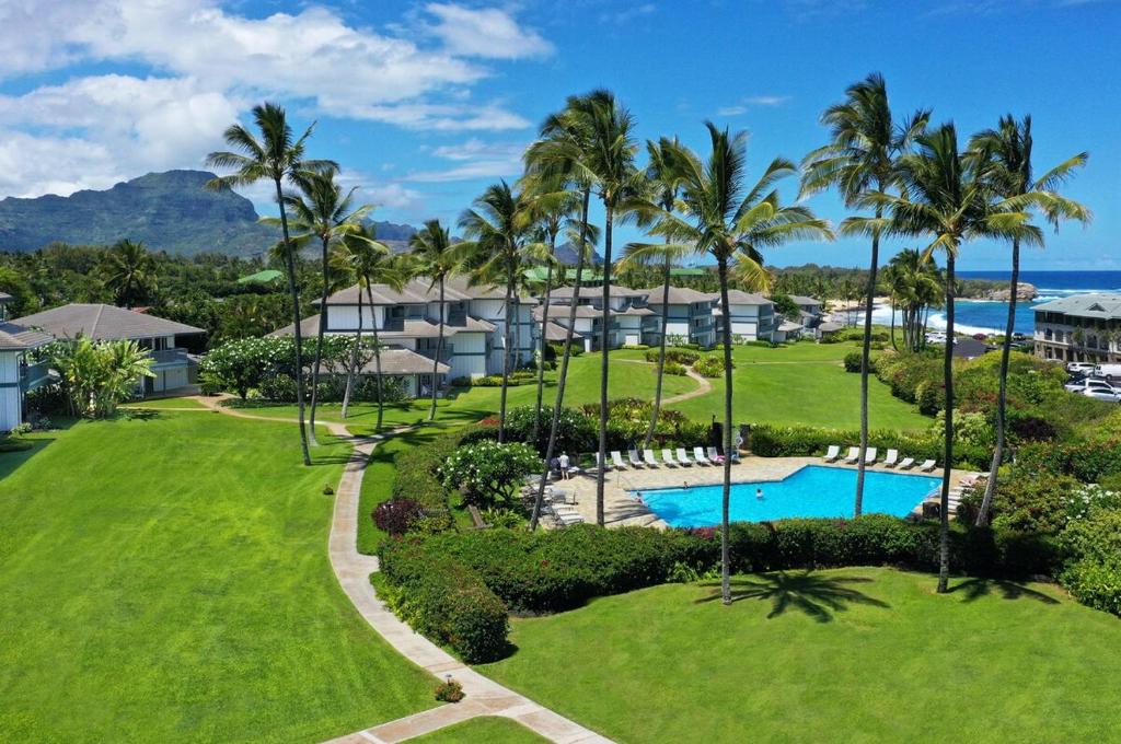 2 bedrooms Condo few mins walk to Beaches & Pool image