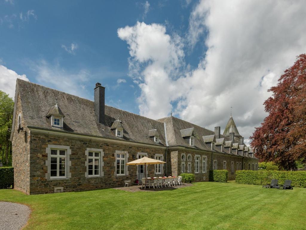 Charming, stylish, comfortable mansion