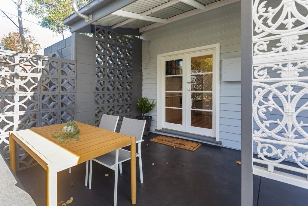 A Modern Coastal Stay in Dromana photo 3