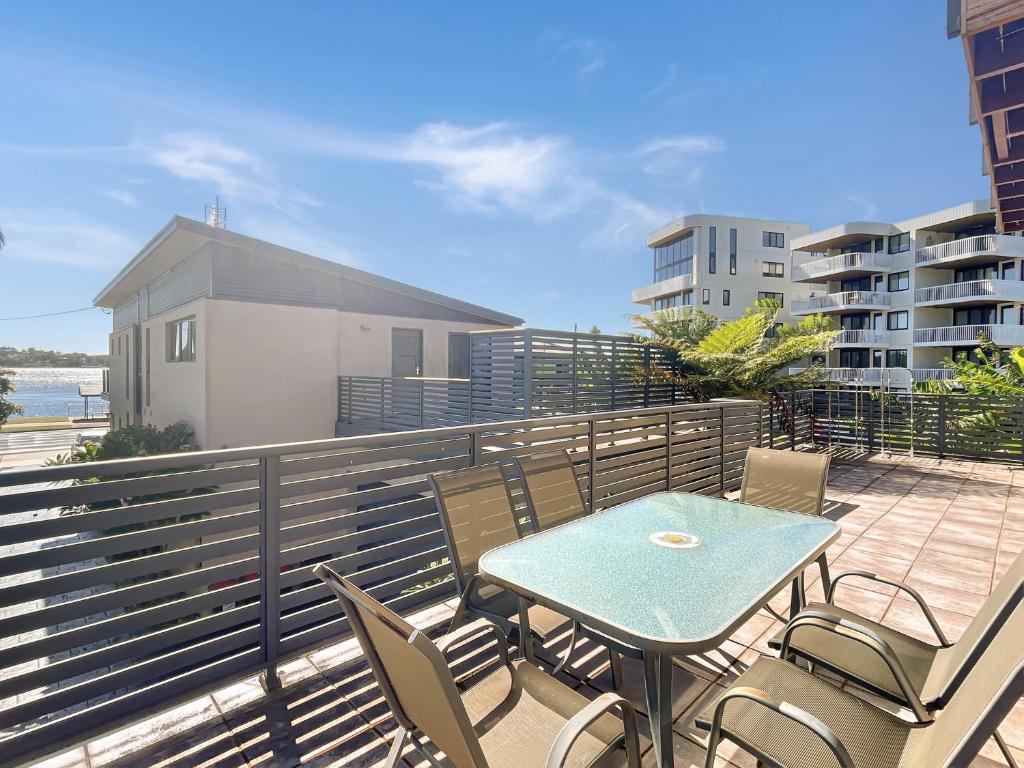 Spacious 3-bed Home with Bayviews from Balcony photo 1