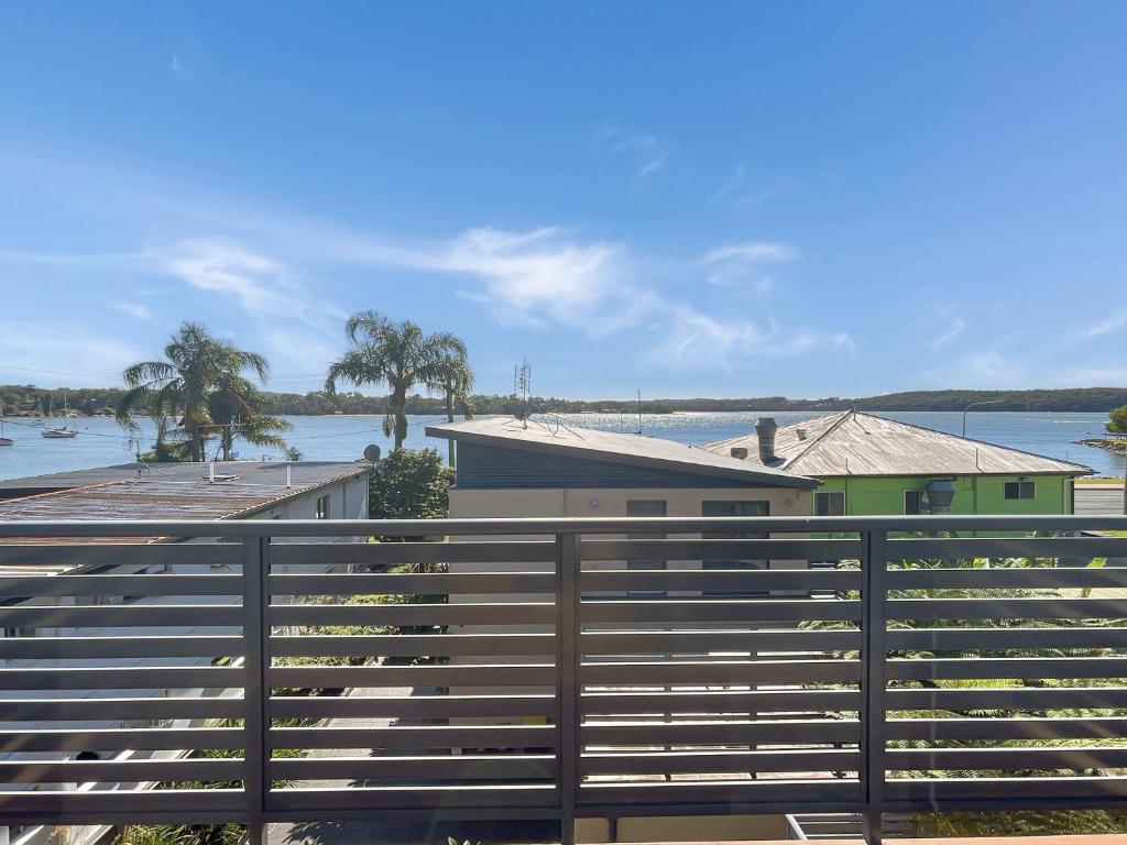 Spacious 3-bed Home with Bayviews from Balcony photo 3