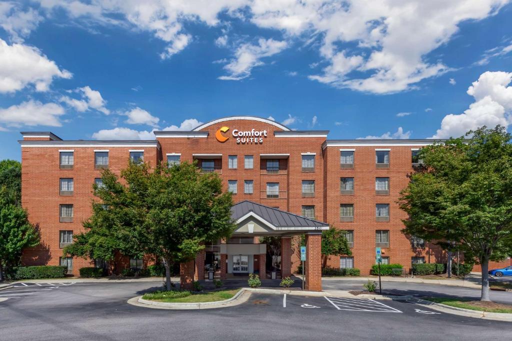 Comfort Suites Regency Park image