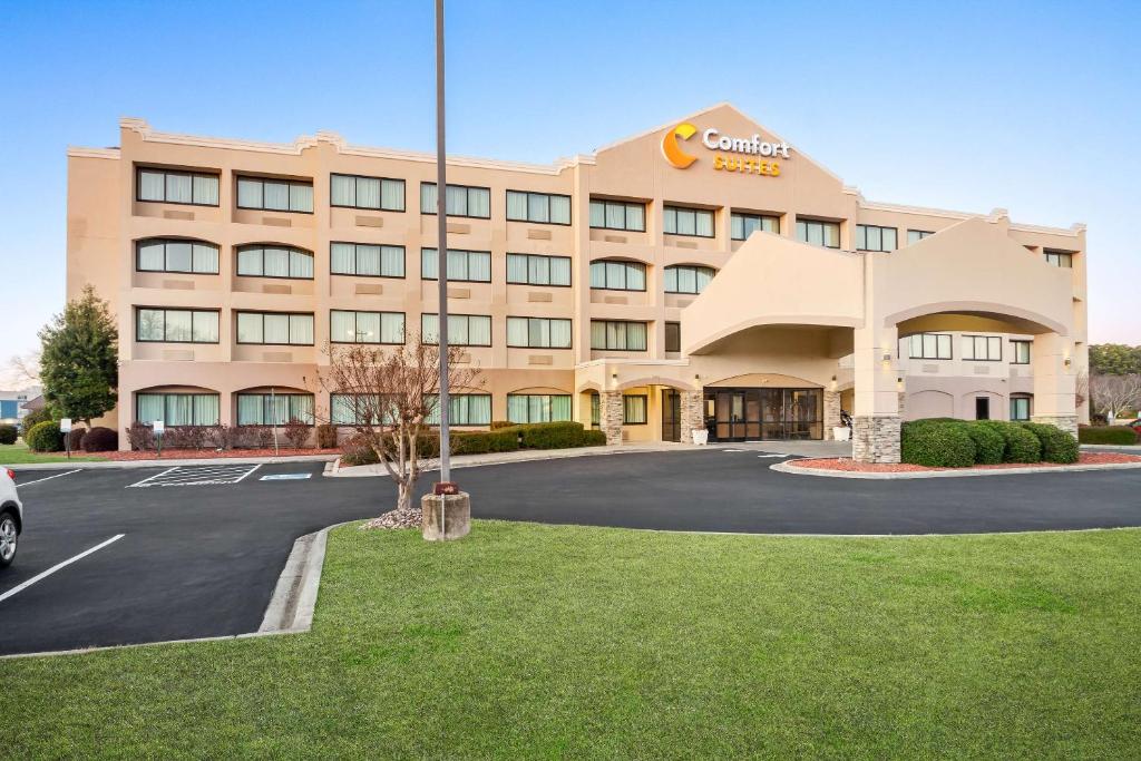 Comfort Suites Lumberton image