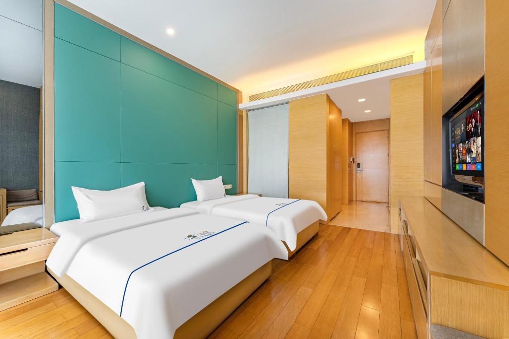 Silin Residence Poly World Trading Center - Tap to explore photos