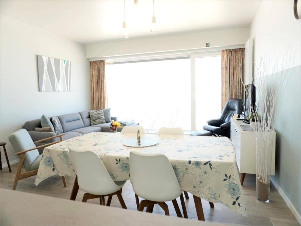 Modern apartment in Wenduine with terrace photo 2