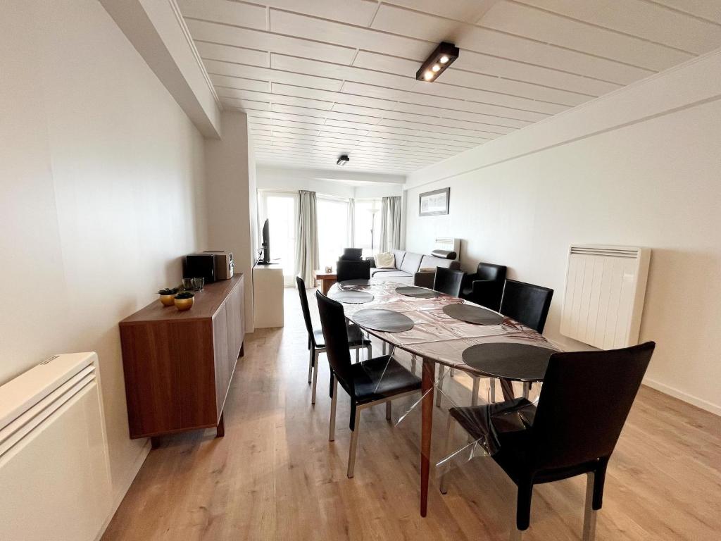 Apartment in Wenduine with sea views photo 1