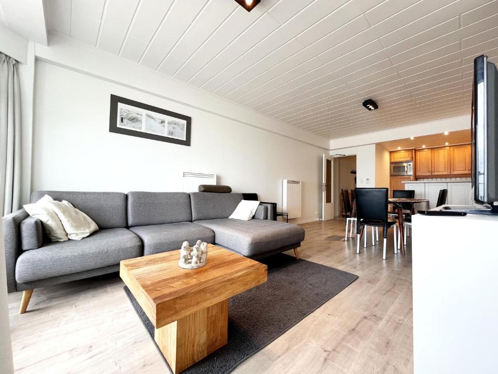 Apartment in Wenduine with sea views