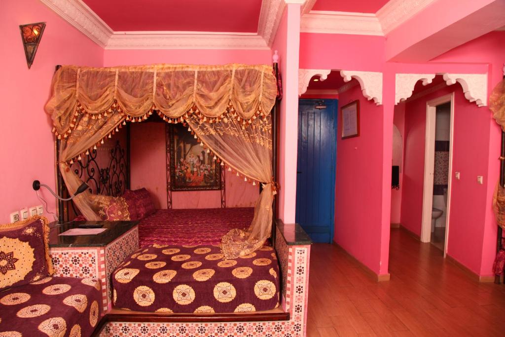 Moroccan House Hotel Casablanca - Tap to explore photos