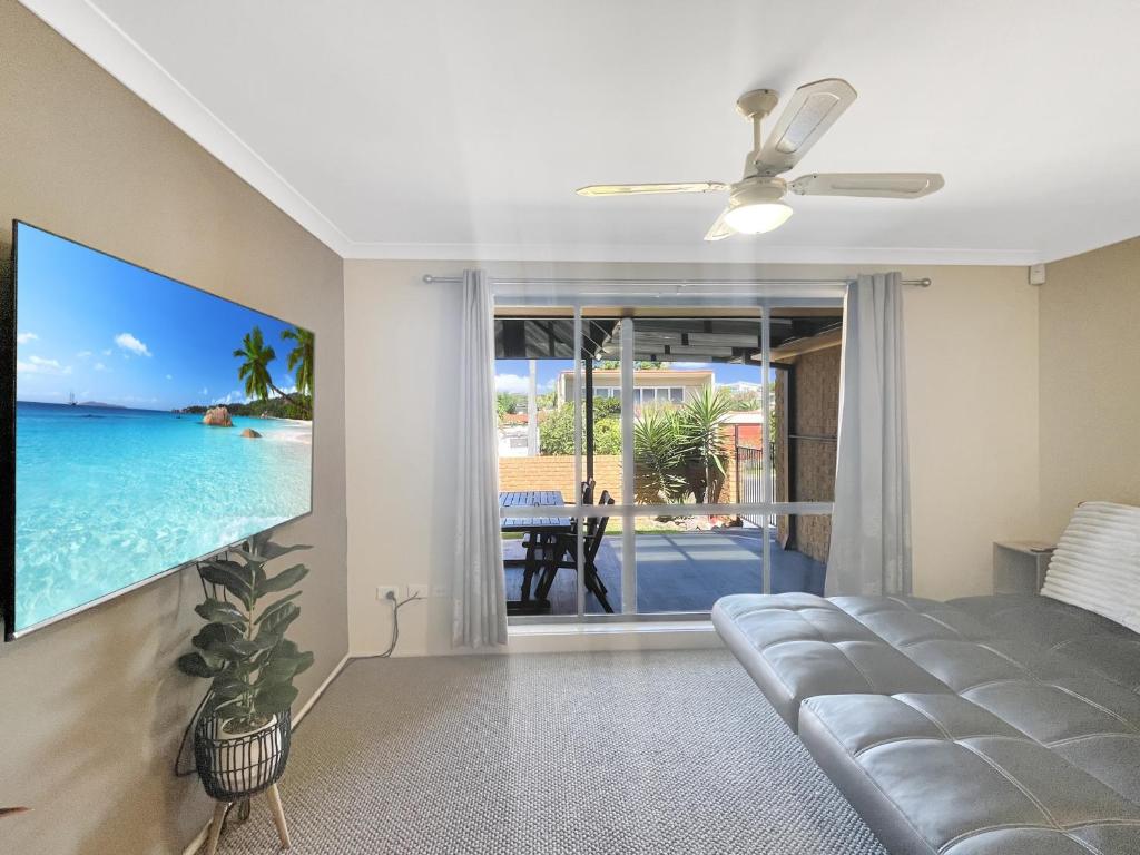 Our Haven: 4-Bed Escape Near Beach & Mogo Trails