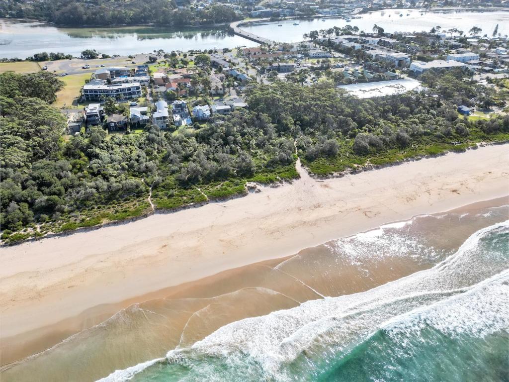 Beachfront Apartments photo 2