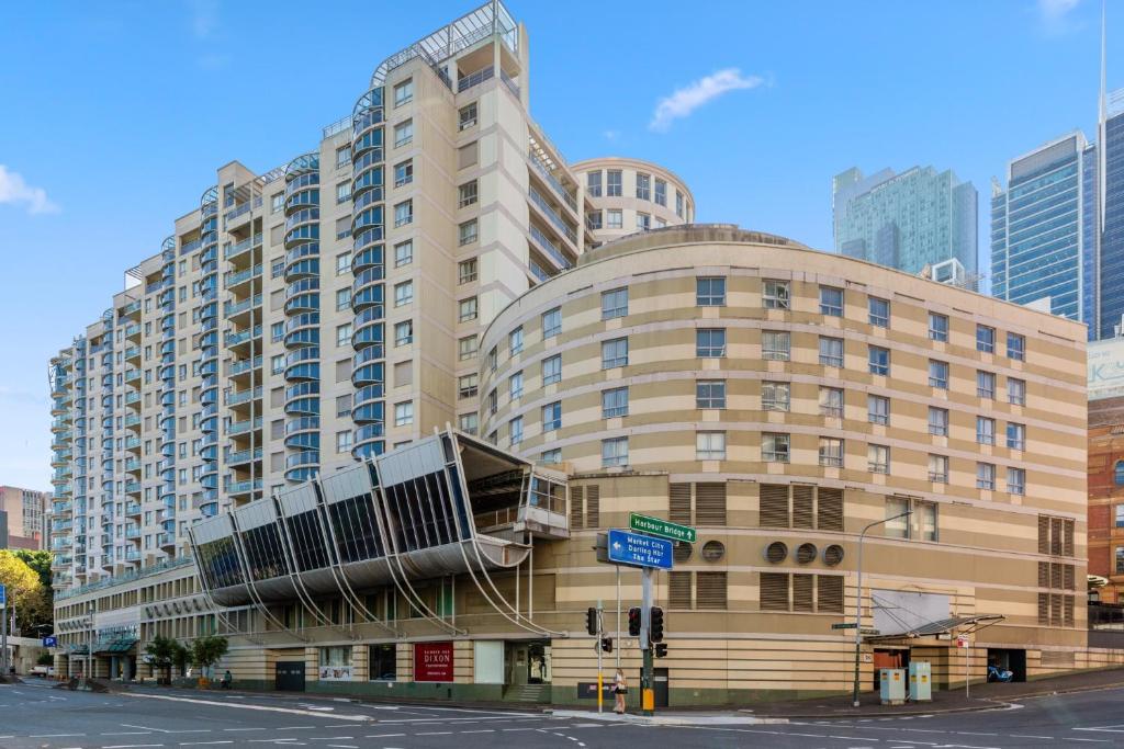 Bright & Spacious 1-Bed in Vibrant Sydney photo 4