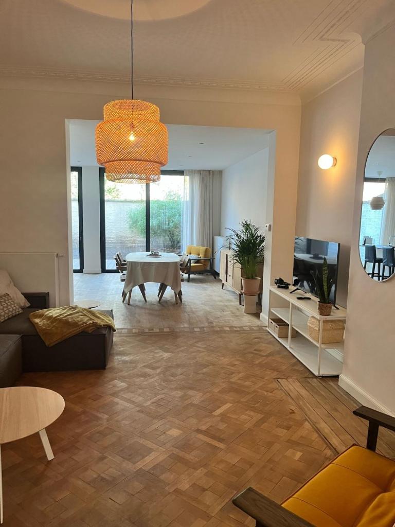 Completely renovated apartment photo 3