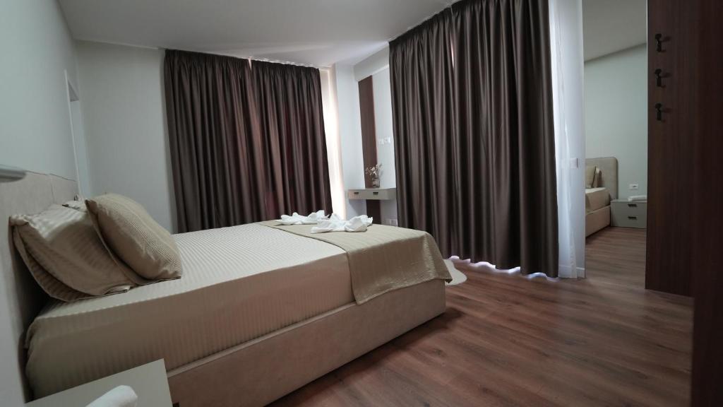 Deluxe Apartment New Bazaar Tirana photo 2