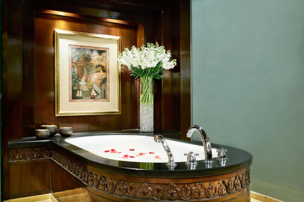 Двухместный (Угловой люкс с 1 спальней), Anantara Siam Bangkok Hotel
