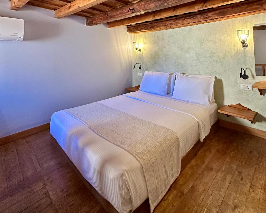 Midgard Suites - Medieval Town - Tap to explore photos