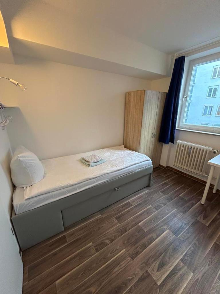 2-Rent Group Hostel Apartments SEN14 - Tap to explore photos