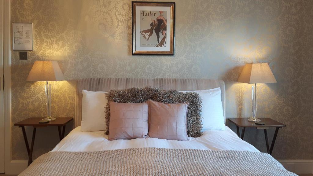 The Ambassador Townhouse Room Type - Superior King Room