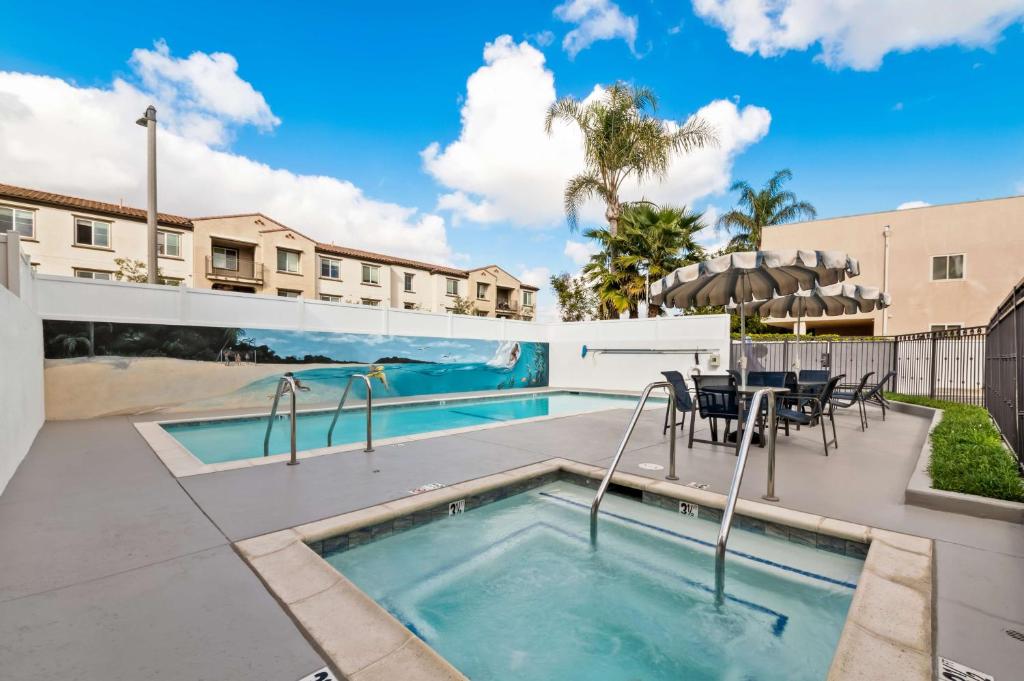 Best Western Los Alamitos Inn & Suites image