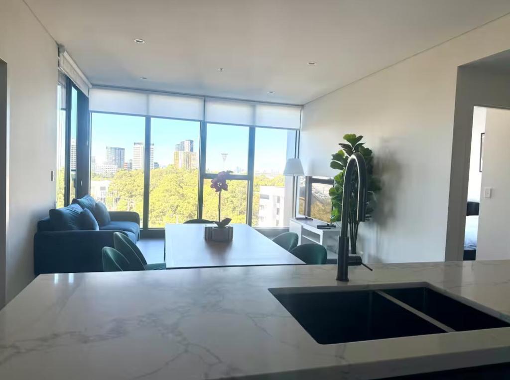 New Olympic Park 2 bedroom Condo -Pool Gym Parking 9 photo 1