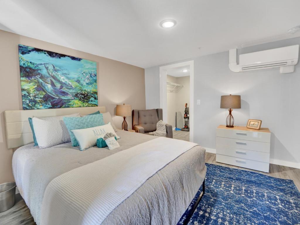 The Dolphin Watch Cozy Studio Near Beach in FWB image