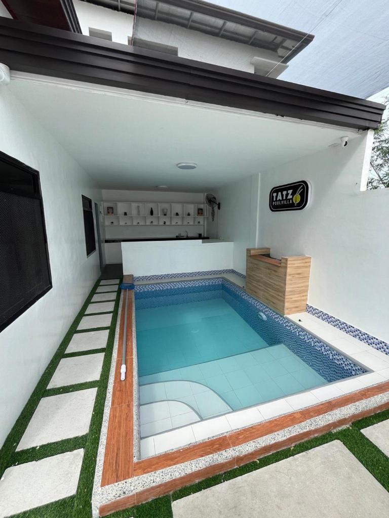 Tatz Pool Villa, Mabalacat