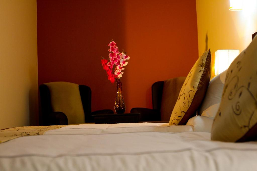 Queen Plaza Hotel photo 4