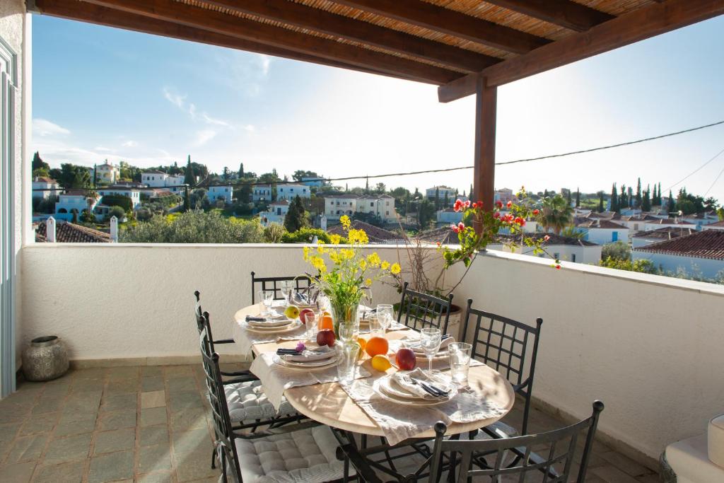 Villa Marilena Spetses - 8 Guests - Tap to explore photos
