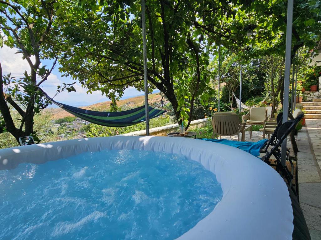 Lemon Garden Apartment-Hot Tub Jacuzzi photo 1
