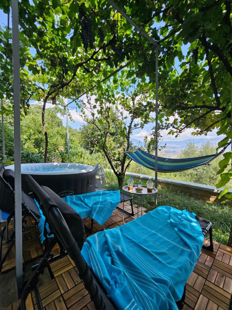 Lemon Garden Apartment-Hot Tub Jacuzzi photo 2