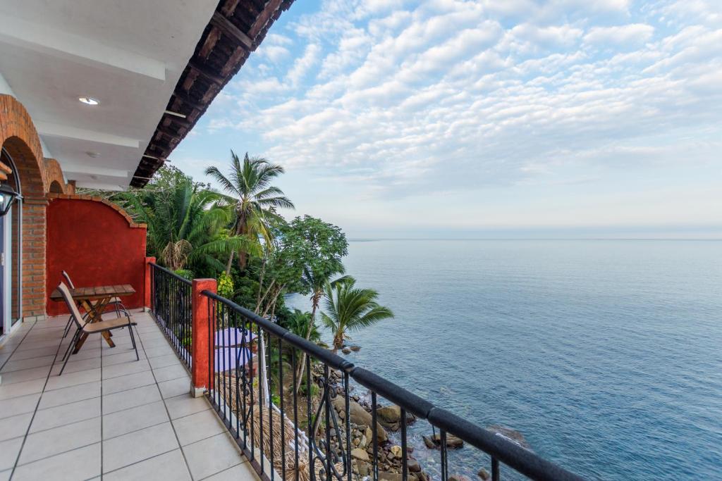 Traditional Sierra Leon Oceanfront Rooms - Adults Only Room Type - Twin Room with Sea View