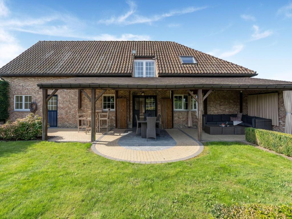 Farmhouse including studio with Garden