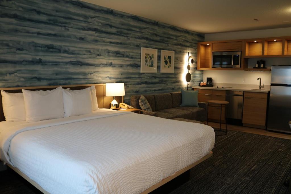 Clarion Hotel Portland Airport image