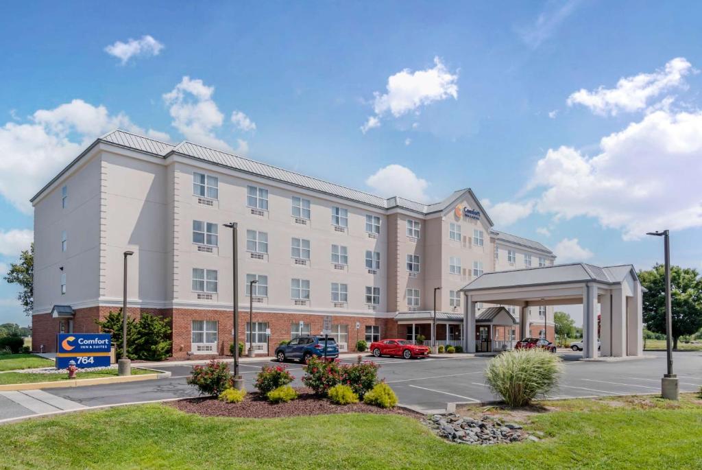 Comfort Inn & Suites image