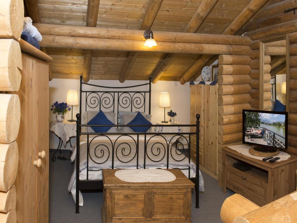 Log cabin Schwalbennest - At the ski hill photo 3