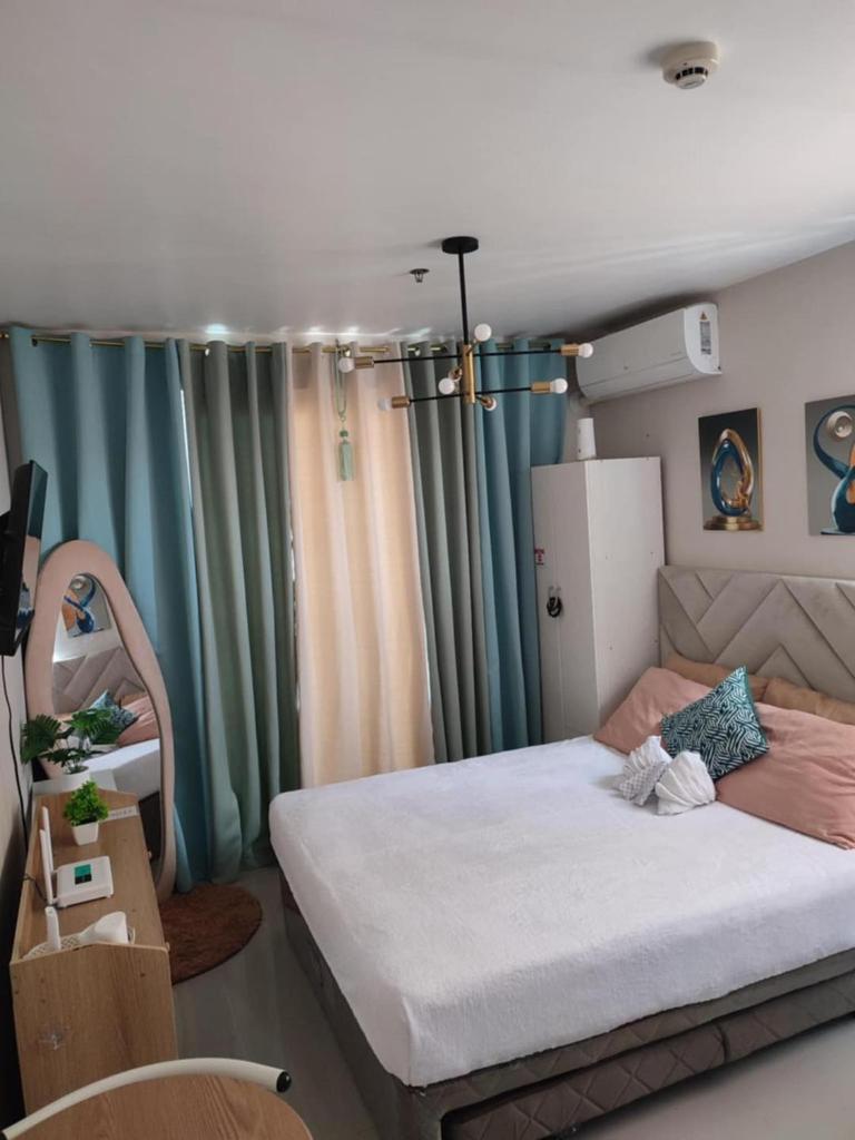 Cozy Studio with Balcony and Pool View