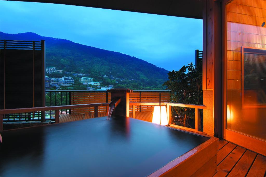 Yugawara Onsen Kawasegien Isuzu Hotel photo 2