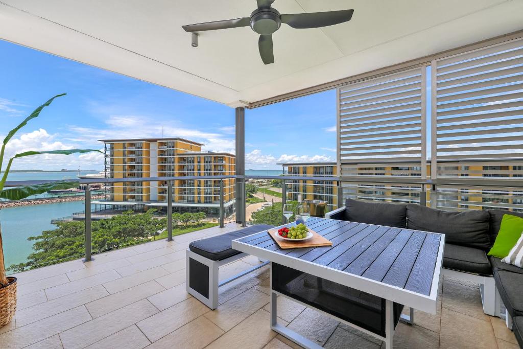 Waterfront Haven Stylish 2 Bedroom Top Floor Apt