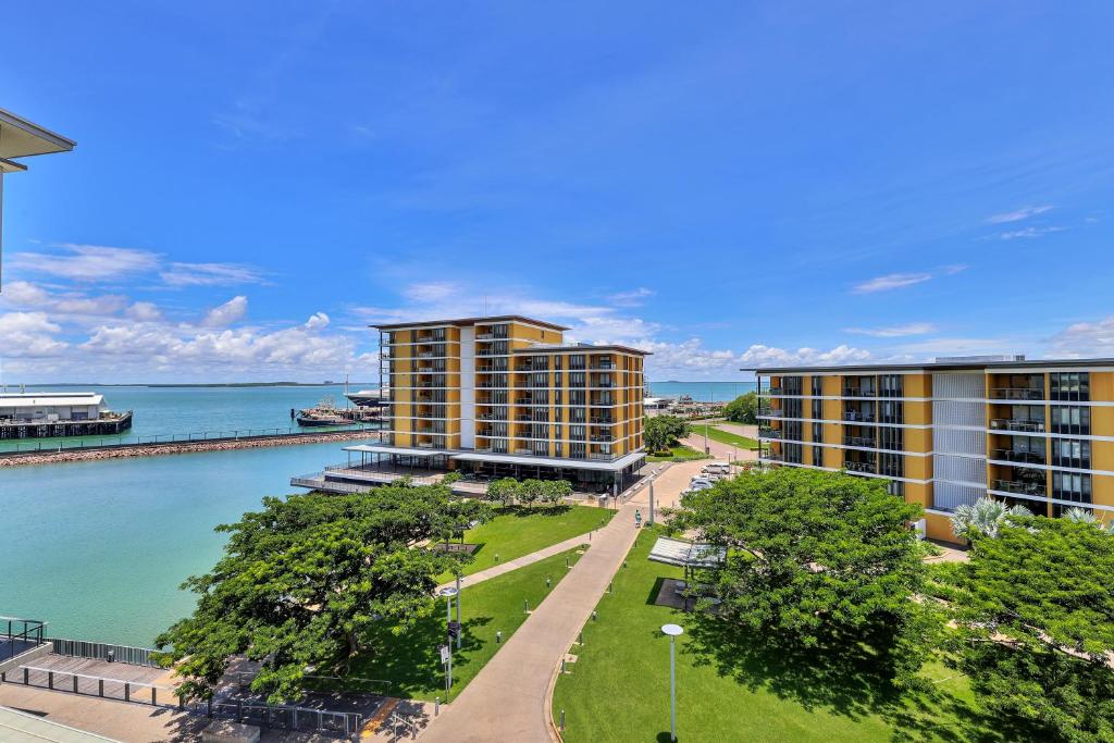 Waterfront Haven Stylish 2 Bedroom Top Floor Apt photo 4