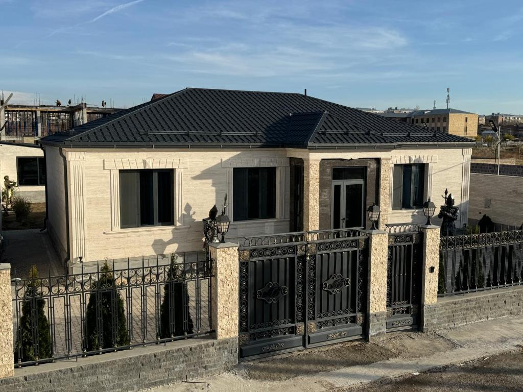 Villa White House