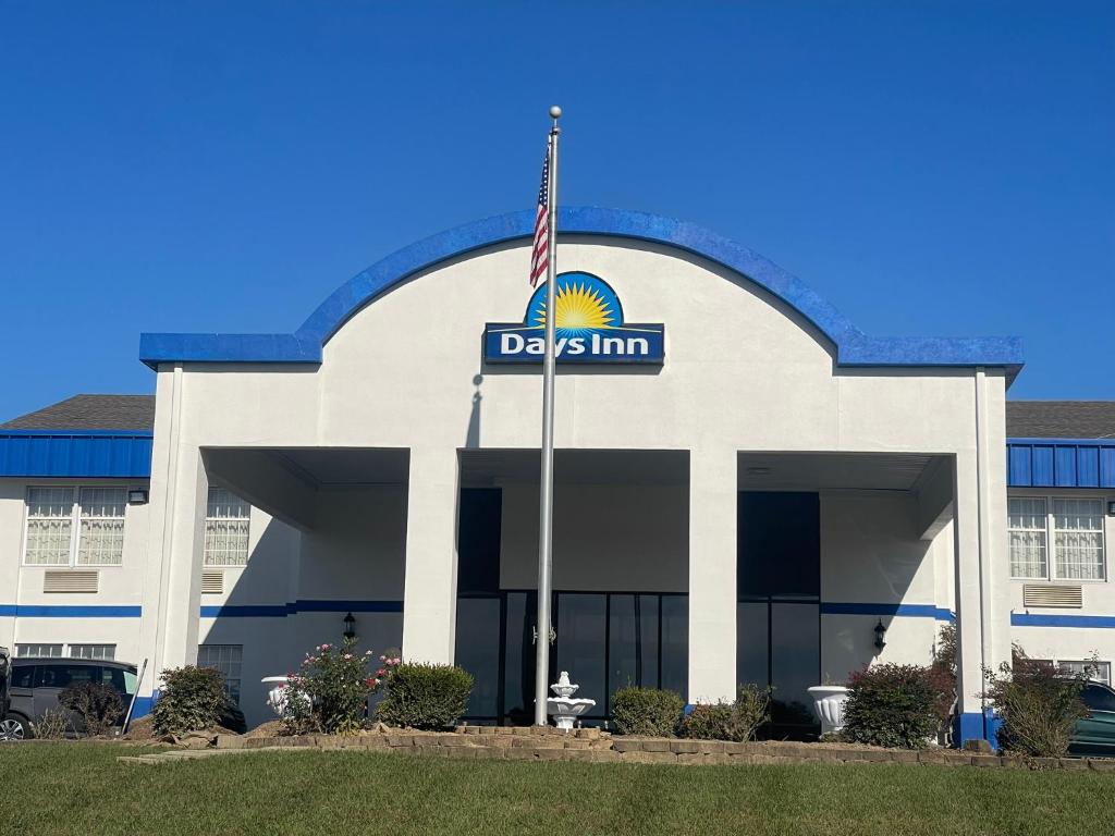 Days Inn by Wyndham Madisonville image
