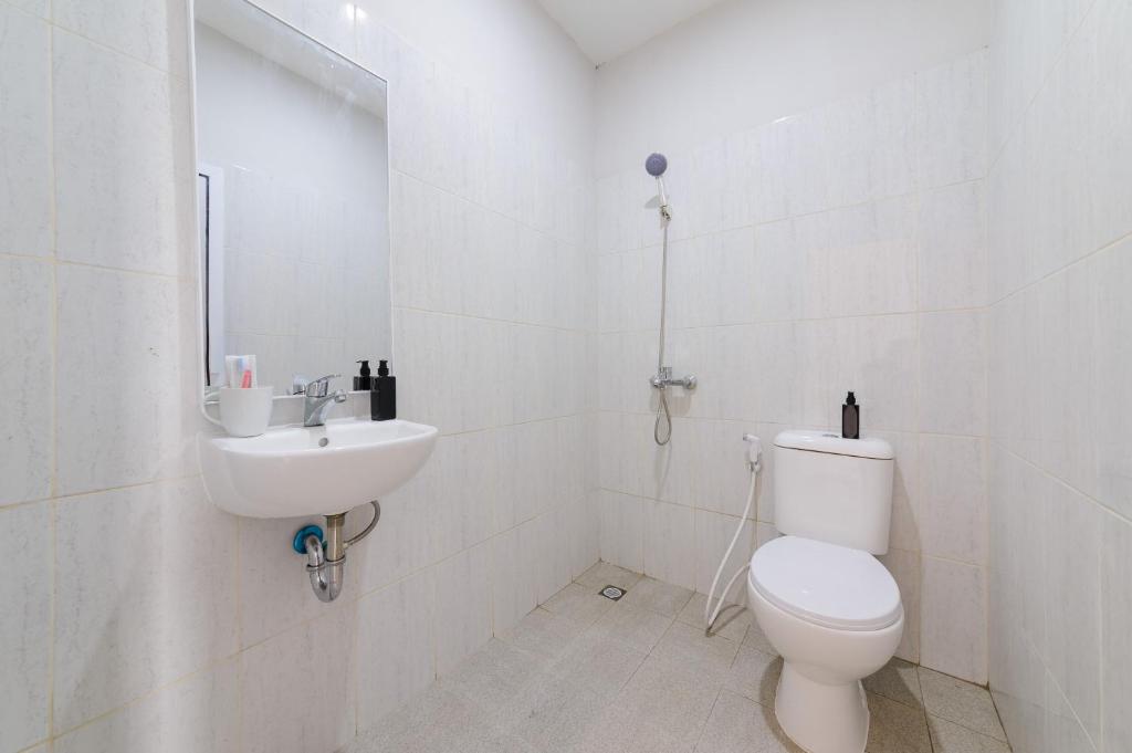 RedDoorz Plus Near Kebun Raya Bogor photo 4