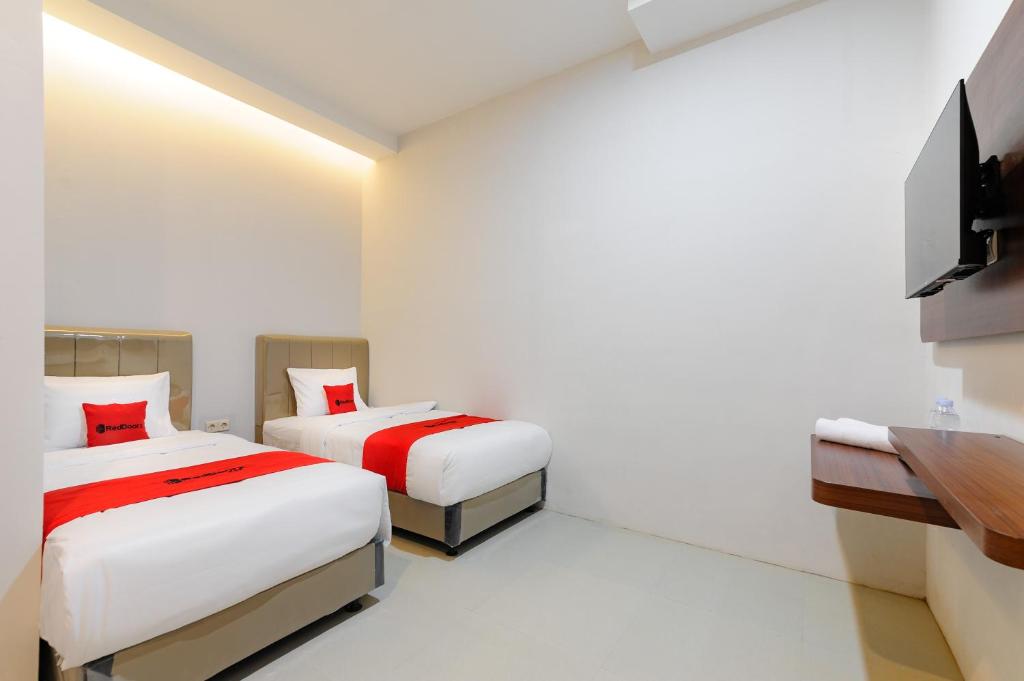 RedDoorz Plus Near Kebun Raya Bogor photo 1