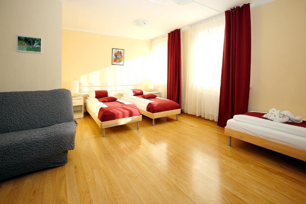 Семейный (Семейный номер (для 2 взрослых и 1 ребенка)), Apart Hotel Tomo